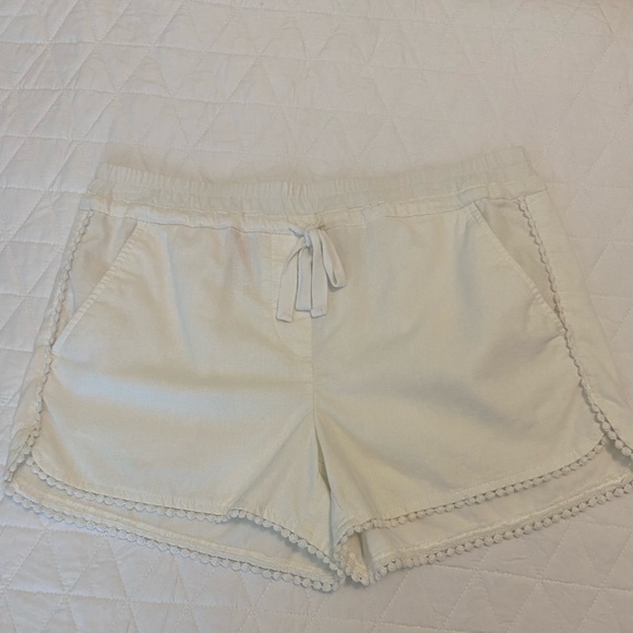 Loft White Shorts Size: XS - Picture 3 of 9
